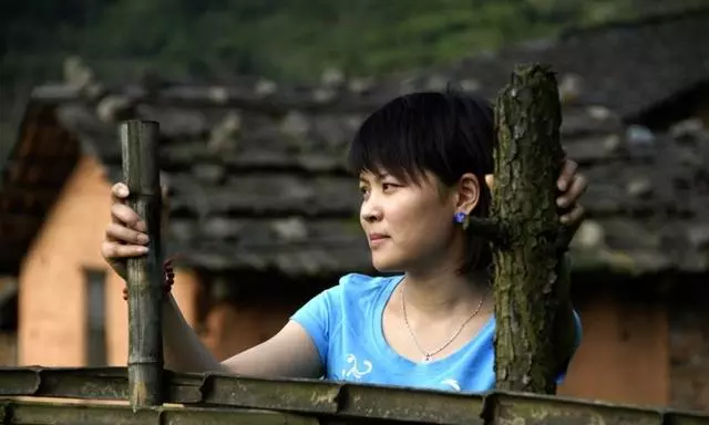 老人去世鄰居不肯來幫忙辦喪事,嬸子去質問卻被鄰居一句話懟回去