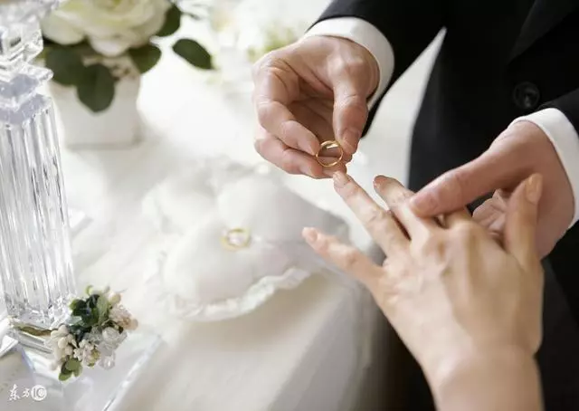 婚後發現老婆有個兒子,我氣得想離婚,得知原委後我決定抱孩子回來