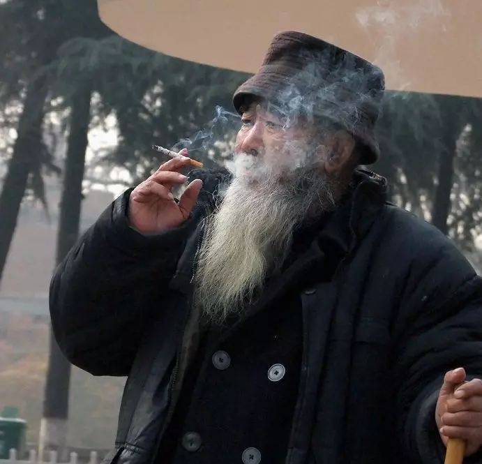 臺北阿公被兒子趕出家,早餐店老闆好心收留,老人說出一秘方,店老闆樂開花,三個兒子悔斷腸