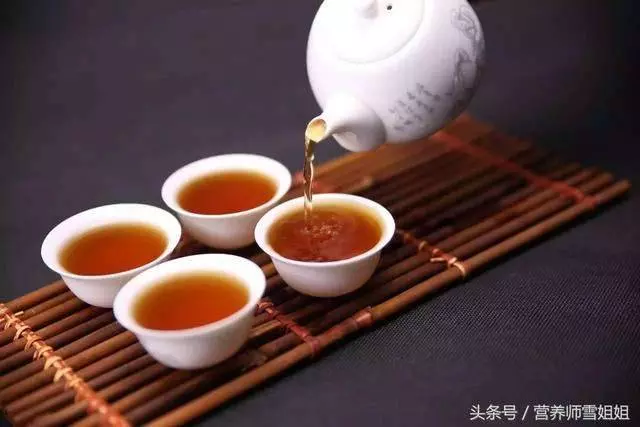 以下5個表現,說明你的肝臟已經受損了!肝臟受損,謹記飯後「一坐一閉」,睡前「三不要」