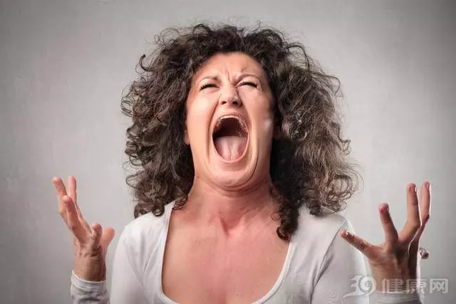 女人一旦過了45歲,身體有這4個症狀,十有八九是絕經了!