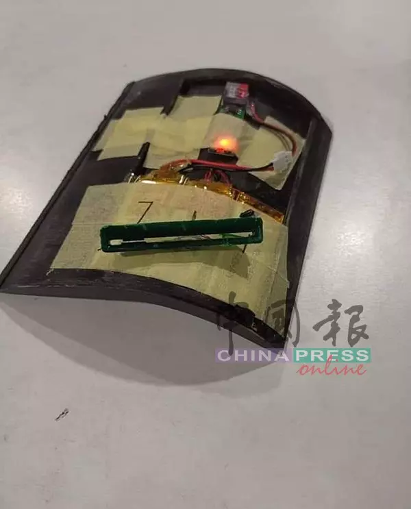 吉隆坡:在ATM提款時注意這個裝置,有可能被人動手腳!