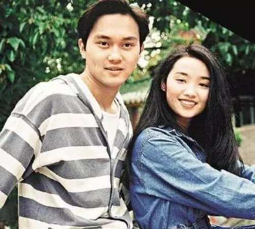 她是張智霖的前女友,唱紅2首歌快被遺忘,今50歲仍像清純少女!