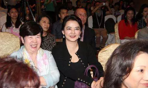 20歲成名,拍戲受傷嫁給黑幫老大,息影17年為洪金寶兒子現身螢幕!