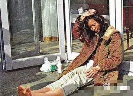 如今生活落魄的幾大明星,為了生存路邊乞討,看到第一個就想落淚!