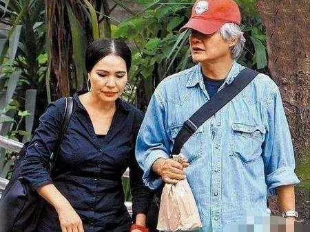 如今生活落魄的幾大明星,為了生存路邊乞討,看到第一個就想落淚!