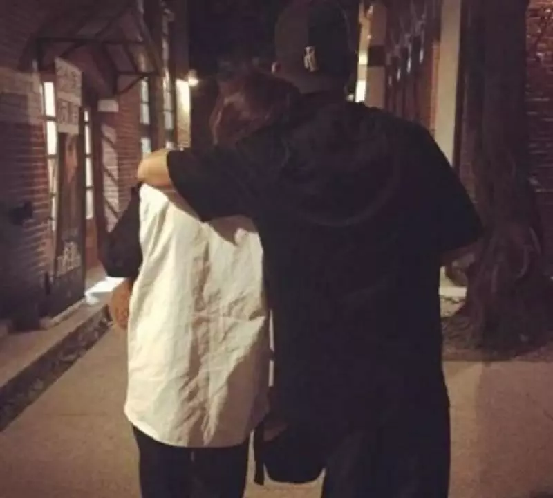 和公司上司交往,每月都給「生活費」,分手後去查看餘額不淡定了
