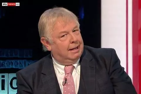 英女嘉賓節目中突然脫光 稱脫歐讓英國