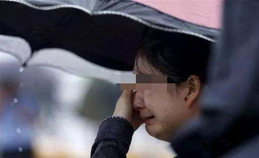 妻子出軌離婚凈身出戶,前夫帶嬌妻開豪車去炫耀,見前妻遺書愣了