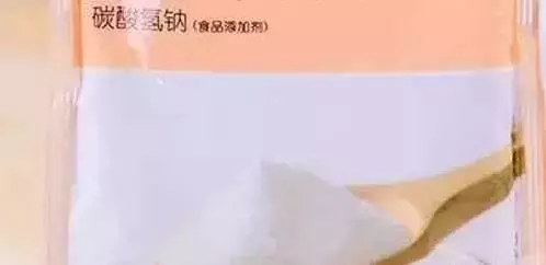 她把小蘇打【塗頭上】,好事馬上發生了,趕緊為家人收起來