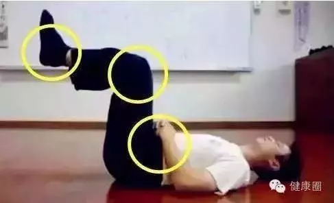 每天晚上「這樣」抬腳15分鐘,竟出現了意想不到的效果!跟著做,你也受益無窮!