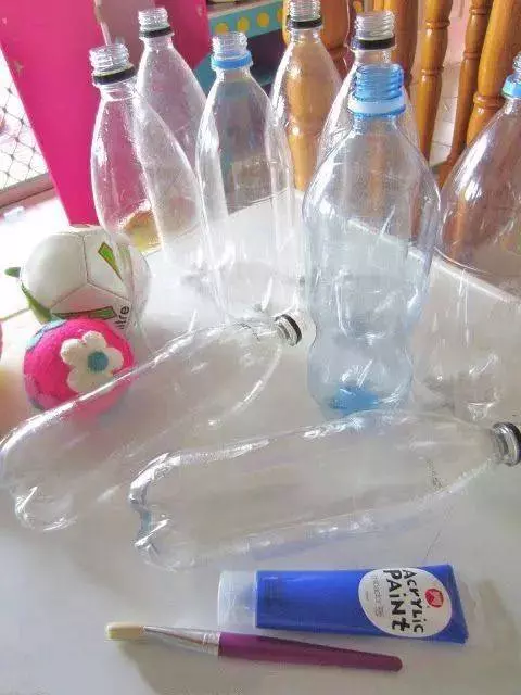 把【毛巾】塞進【塑膠瓶】裡,全家搶著用,居家出外很方便,早點知道就好了!
