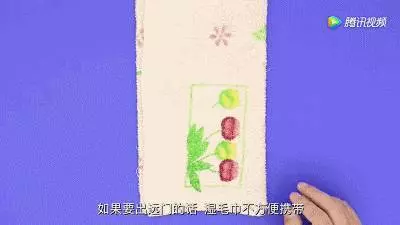把【毛巾】塞進【塑膠瓶】裡,全家搶著用,居家出外很方便,早點知道就好了!
