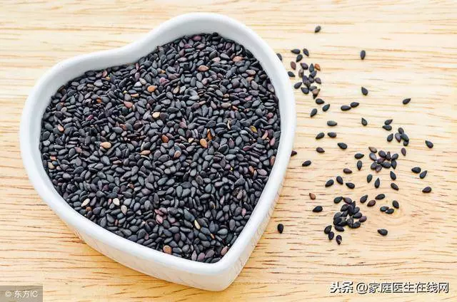 黑豆和黑芝麻哪個對身體更好?先來對比兩者的營養價值