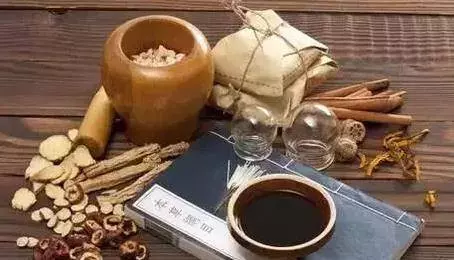 膝骨關節炎的人,一周吃1回,補關節、活血脈,膝蓋年輕腿腳好,中醫精髓為家人收好