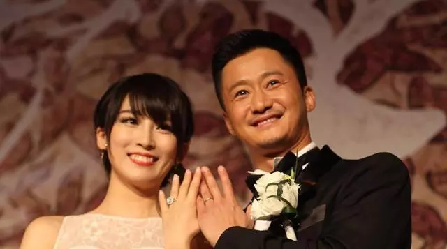 吳京抵押的八千萬豪宅,這可不像80億導演的家,網友:搓衣板亮了!