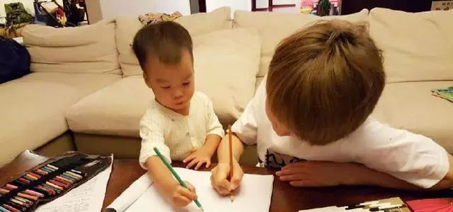 吳京抵押的八千萬豪宅,這可不像80億導演的家,網友:搓衣板亮了!