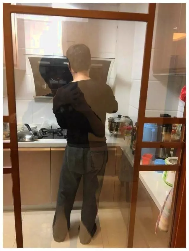 吳京抵押的八千萬豪宅,這可不像80億導演的家,網友:搓衣板亮了!