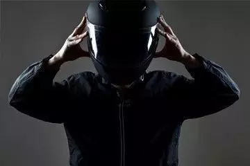 如何選到最安全的摩托車頭盔?這種准沒錯!
