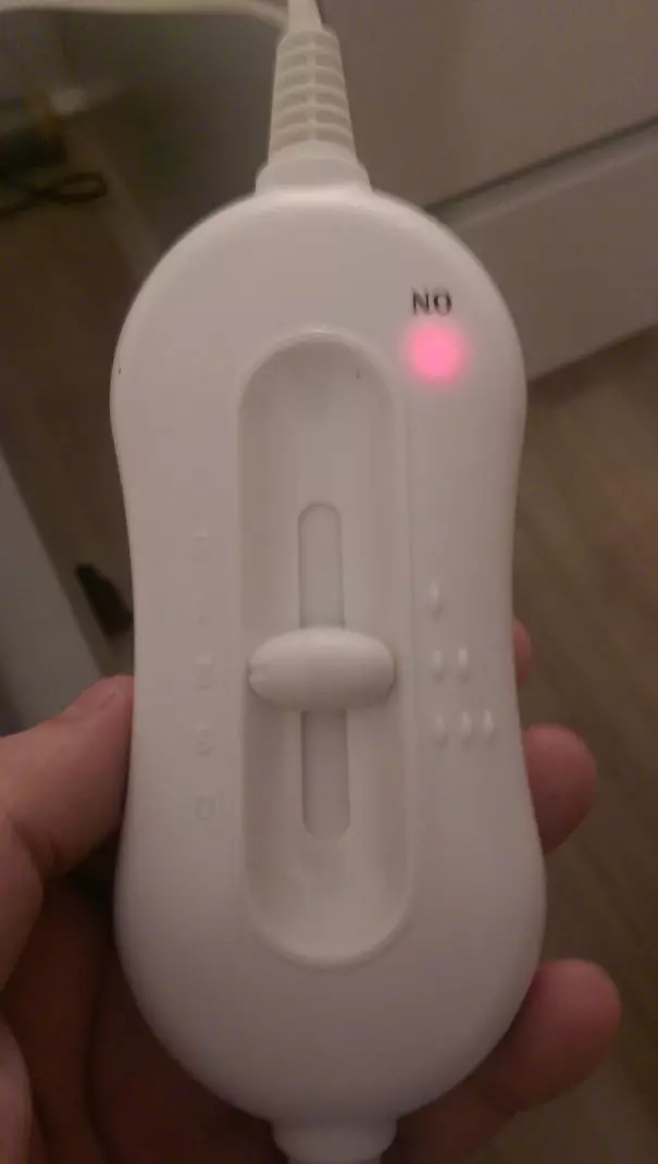 15個網友崩潰發現自己另一半「腦子有洞」的智障瞬間。#2. 女友問我控制器上的「不」(NO)是什麼意思