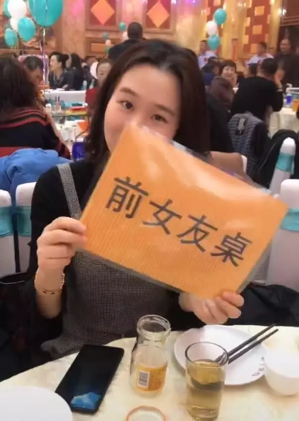 婚禮設「前女友桌」竟有7人現身!網友一看顏值:新郎真會交女友!