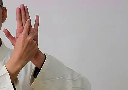 一套「7動護肝操」,肝經越做越通暢,肝臟越來越強壯,堅持吧!