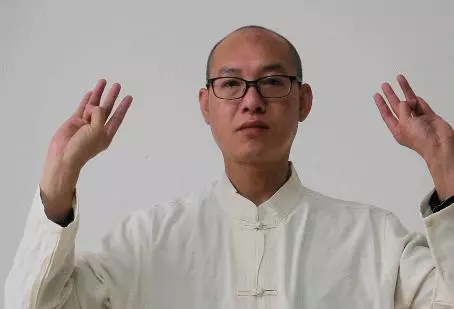 一套「7動護肝操」,肝經越做越通暢,肝臟越來越強壯,堅持吧!