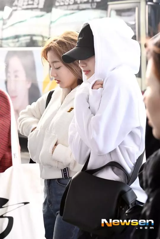 [TWICE][新聞]190220 「微笑天使」T寶們TWICE因海外行程出國