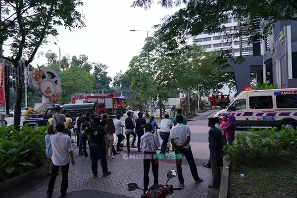 ◤娛樂中心奪命大火◢ 室溫暴沖200℃都是遺體 最新消息 6死2重傷