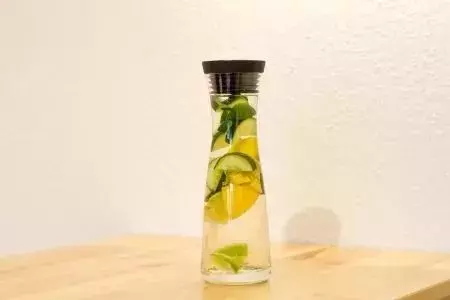 人就是一隻空瓶子,你向瓶子裡面倒什麼,你得到的就是什麼......