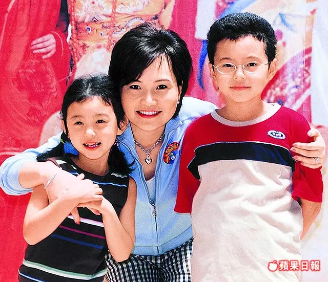 沈春華「歡慶60大壽」美女主播全到齊!結婚20多年「與老公普吉島銀婚」一家4口超幸福