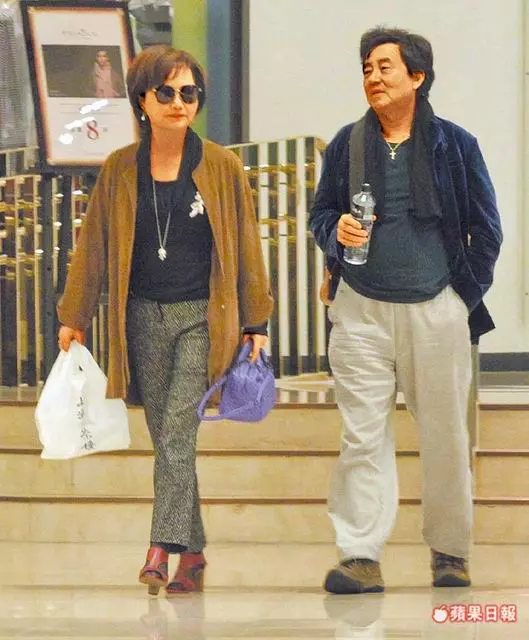 沈春華「歡慶60大壽」美女主播全到齊!結婚20多年「與老公普吉島銀婚」一家4口超幸福