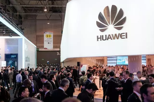 美國封殺華為,OPPO卻與外國企業5G合作,三大運營商送上20億大單