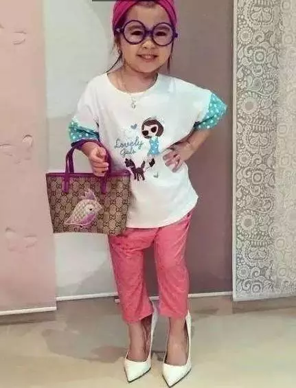 5歲小女孩太萌「收服阿拉伯土豪」全家被接過去住,「現在長相曝光」網直呼:最年輕的富婆!