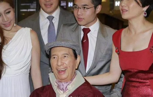 澳門賭王何鴻燊住院,兒子公布結婚,內地少女奉子成婚進豪門沖喜?