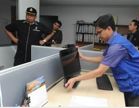 市政廳展開取締行動,上門充公值錢物品,這些業主請儘快繳清欠款!