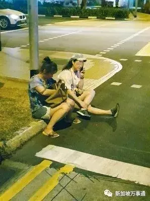 臉都丟光了,4名中國男女凌晨大鬧計程車,襲擊司機還這樣做,司機大喊救命!