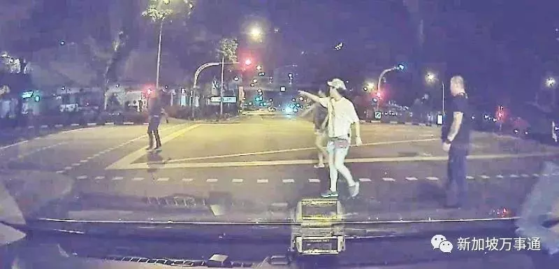 臉都丟光了,4名中國男女凌晨大鬧計程車,襲擊司機還這樣做,司機大喊救命!
