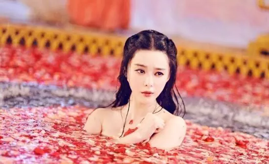 女星「一絲不掛」出浴圖,最後一位令人流鼻血流不停!