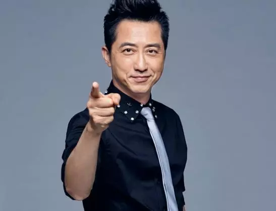 庾澄慶家庭再生糾紛?婆媳疑不和,庾澄慶「落魄」住6萬月租房?!