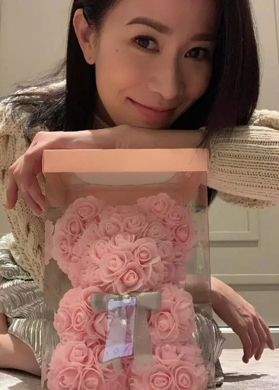 50歲鄭嘉穎當爹曬帥氣兒子照片,前女友佘詩曼道出當下心情