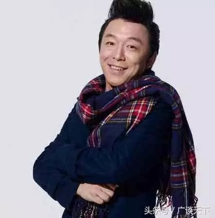 60億影帝黃渤去手機店買手機,服務員全嚇跑!誤以為他是農民竟直接說:手機很貴!