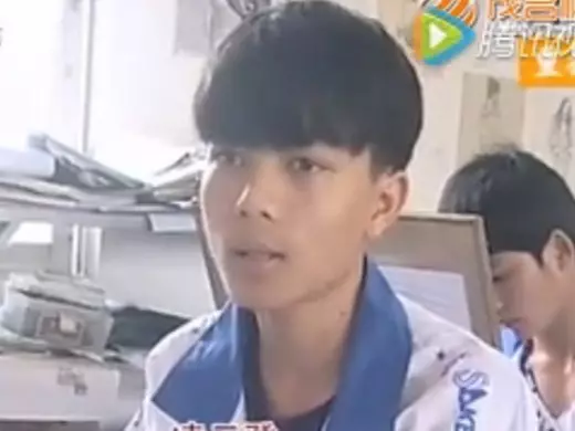 16歲高中生「上課畫畫」被老師罵「對不起爸媽!」但專家一看作品指著他大叫:「是奇才!」