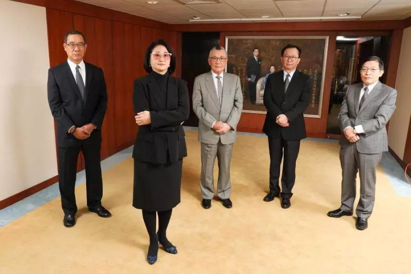 嚴凱泰遺孀「很早就接手集團」冠夫姓扛下重擔 4大老臣曝「她比嚴凱泰還厲害」不得不佩服她