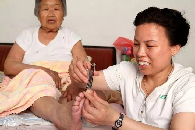 婆婆,明天我就從這個家滾出去,您老不用再生氣了