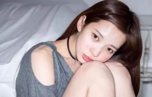 老婆在醫院照顧母親,我帶情人去唱歌,收到老婆視頻,如遭電擊!
