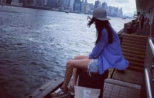 老婆在醫院照顧母親,我帶情人去唱歌,收到老婆視頻,如遭電擊!
