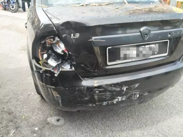 轎車撞入民宅,還不慎撞死一名3歲巫裔女童。