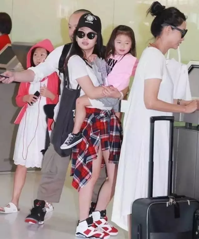 李麗珍女兒,邱淑貞女兒,鐘麗緹女兒,朱茵女兒,差別不是一般大!
