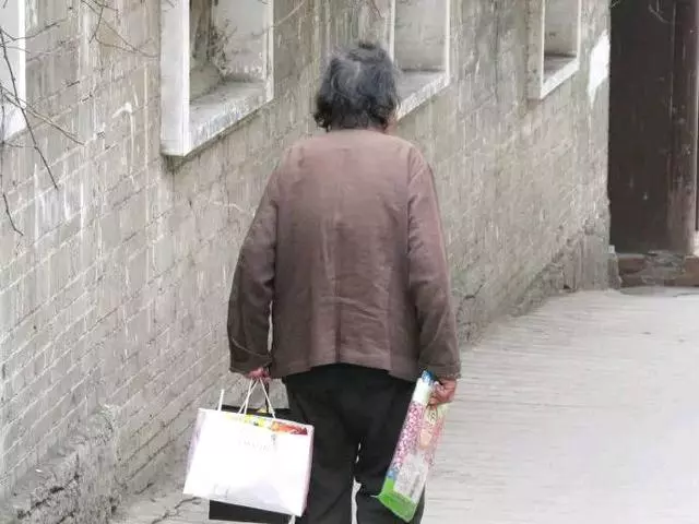 婆婆住院,我給她燉雞湯,沒想到一碗雞湯讓我的婚姻走到了盡頭